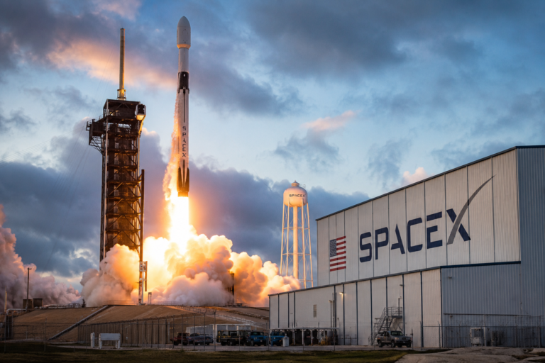 Read more about the article SpaceX Prices $25 Billion Inaugural Bond Sale: What It Reveals About Capital-Intensive Growth